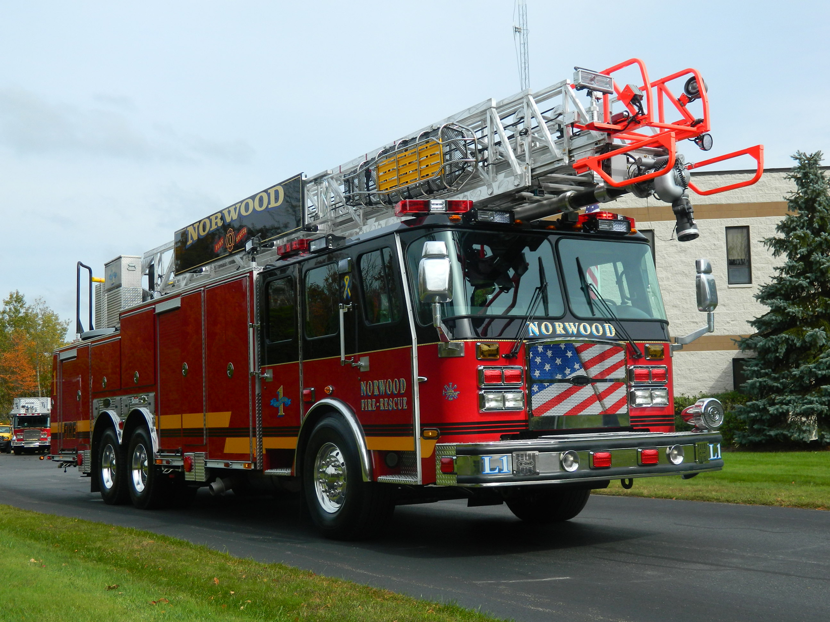 Norwood, MA - 2013 E-One HM 110 Ladder