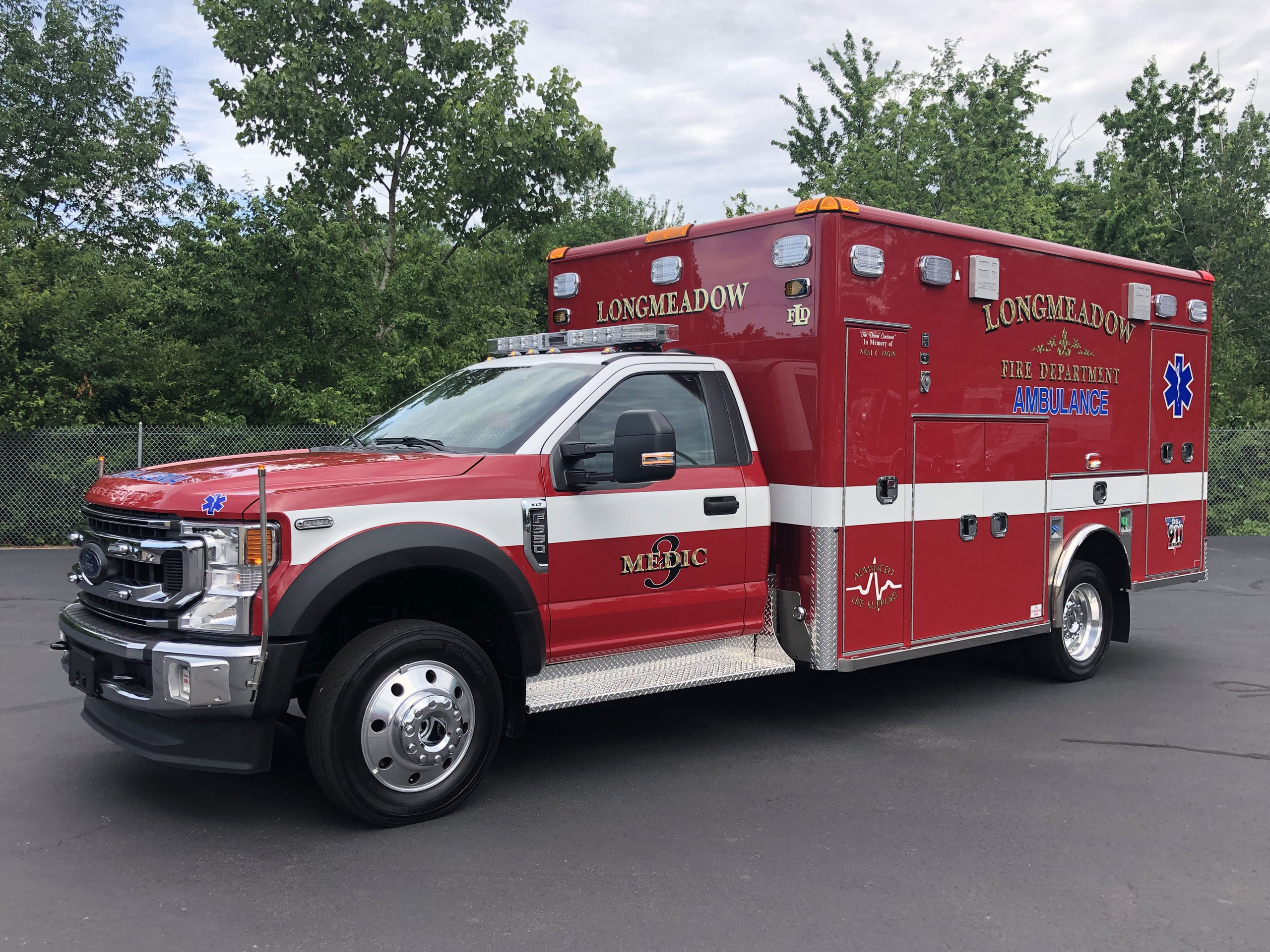 Longmeadow, MA - Horton / Ford F550 Type I Ambulance