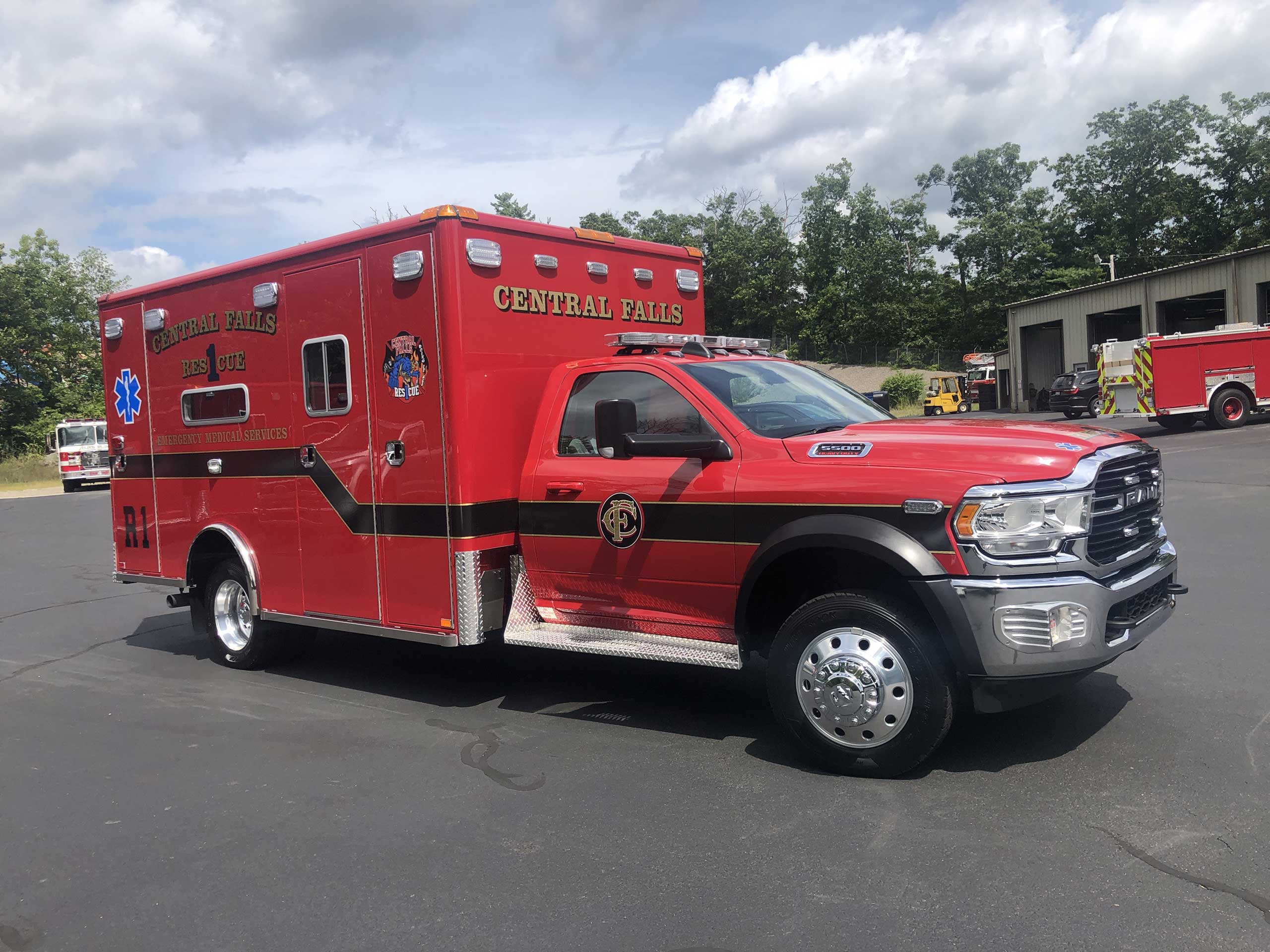 Central Falls, RI - Horton / Dodge 5500 Type I Ambulance