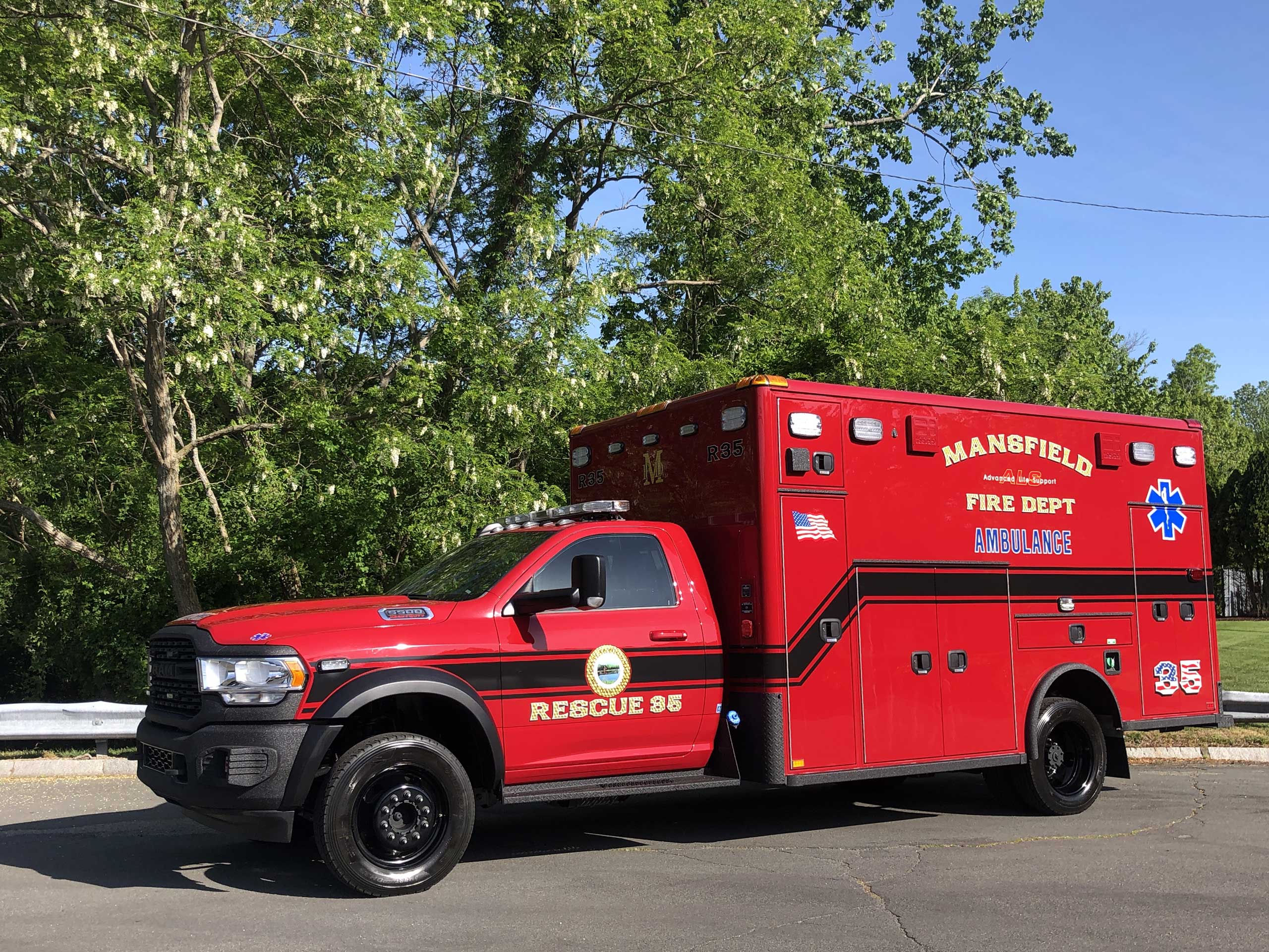 Mansfield, MA - Horton / Dodge 5500 Type I Ambulance
