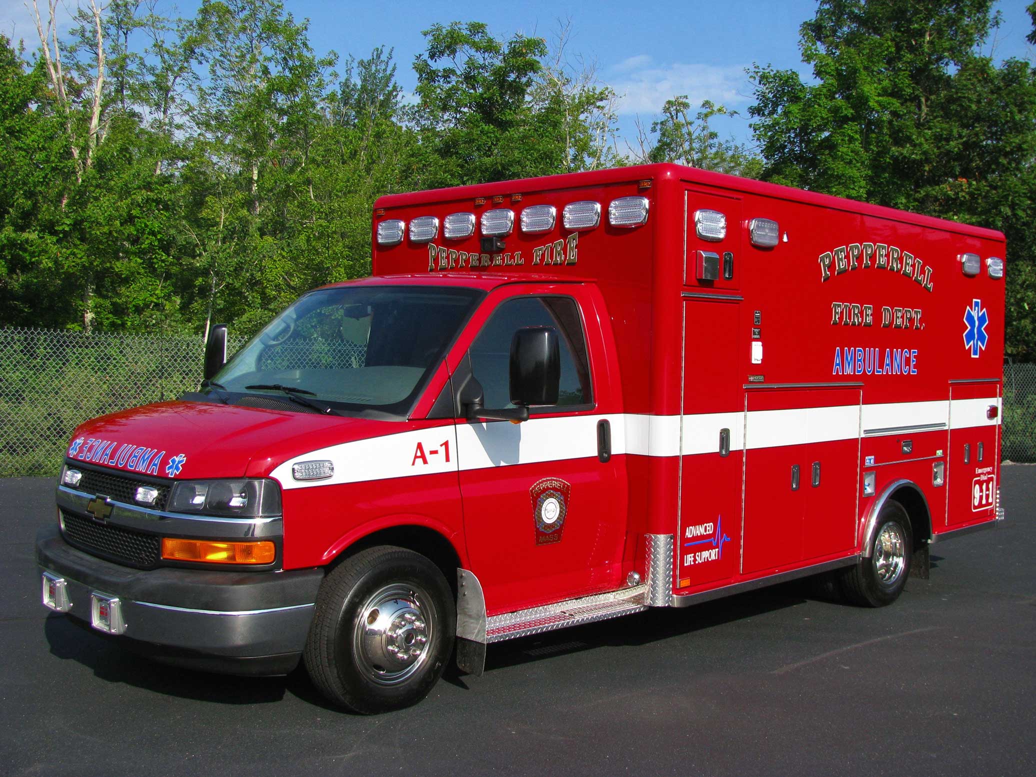 Pepperell, MA - Chevrolet G4500 / Horton Ambulance