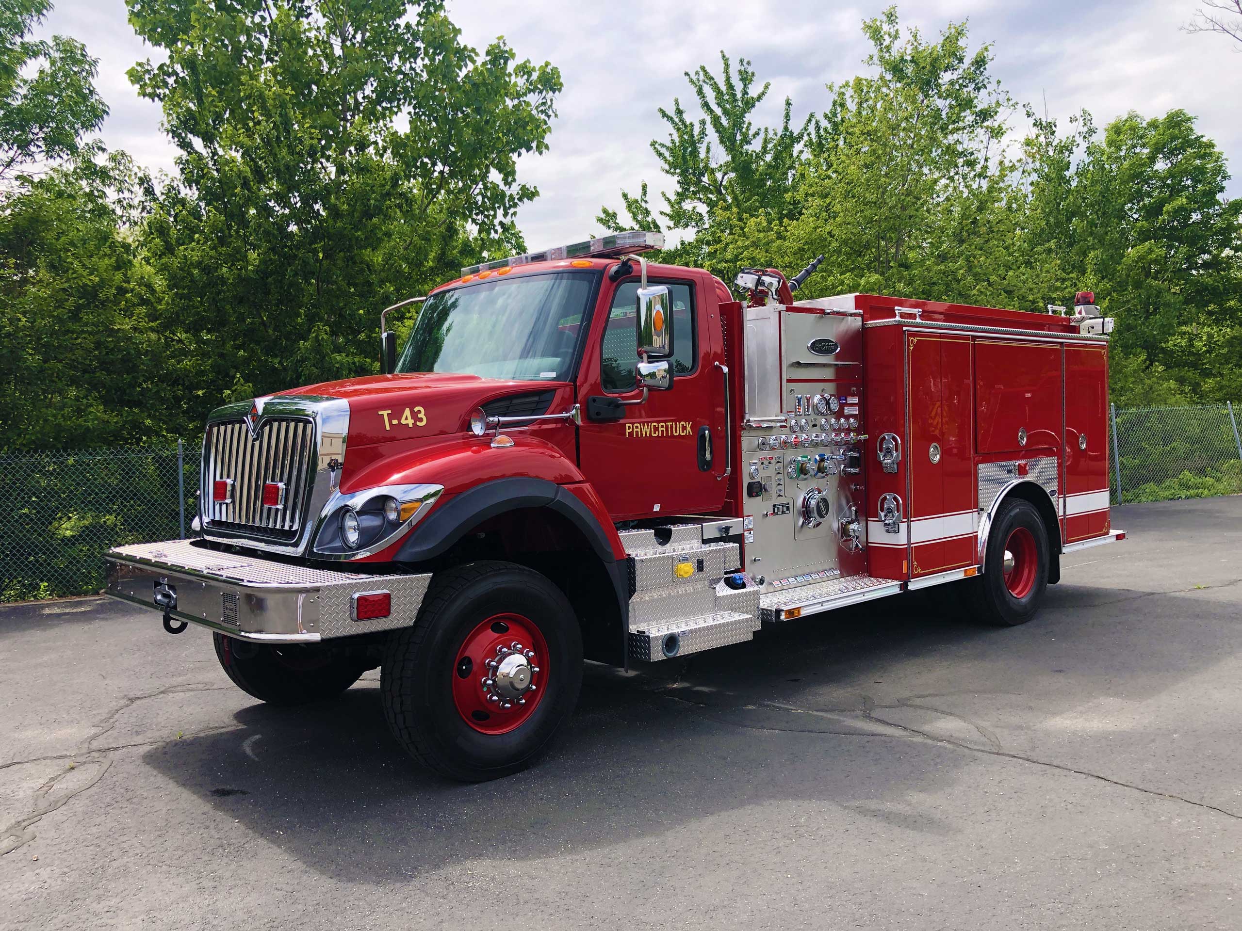 Pawcatuck, CT - E-One Commercial Pumper