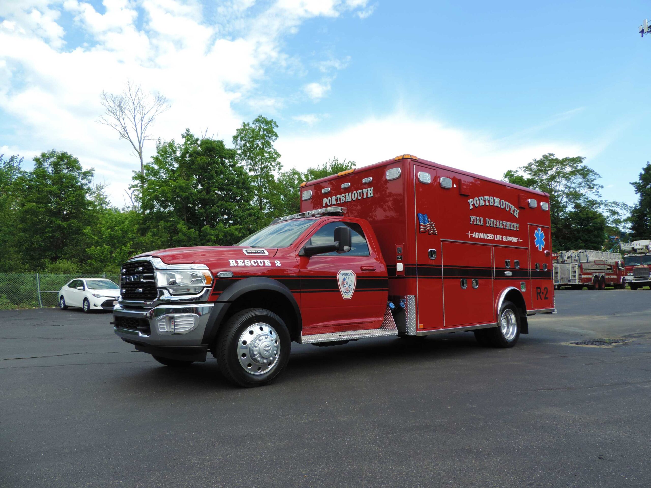 Portsmouth, RI - Horton / Dodge 5500 Type I Ambulance
